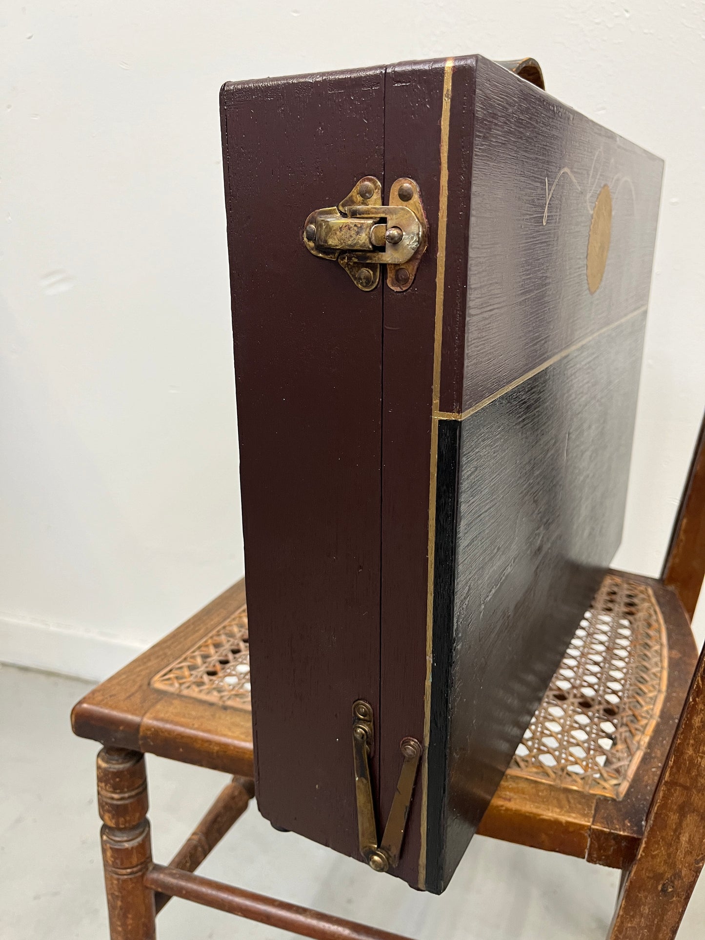 The Courthouse Customized Vintage Painters Box