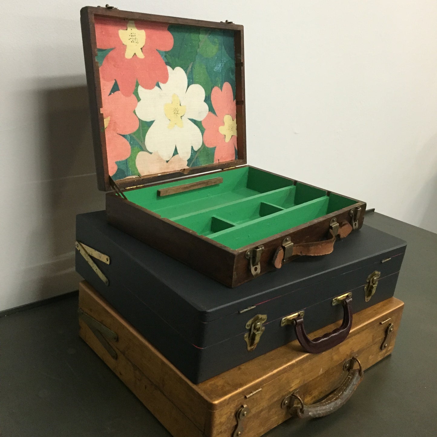 Green Paisley Floral - linen print and latex on vintage en plein air artist box